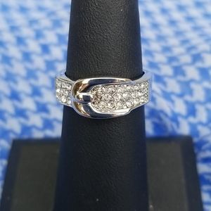 Beautiful & Fun Buckle Ring!!💙🌷